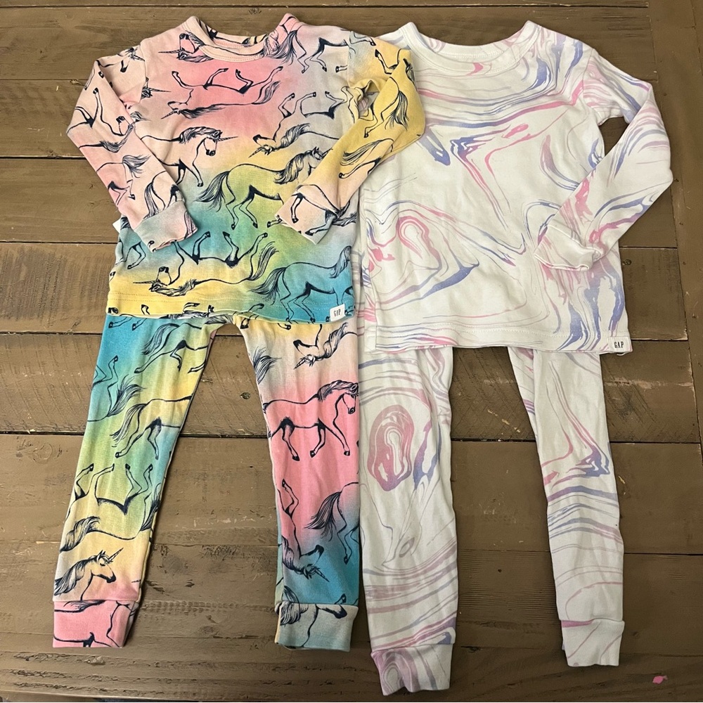 Gap 2-3T pajamas sets